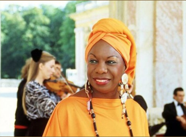21 de fevereiro de 1933: Nina Simone, musicista e ativista dos direitos civis dos negros nascida na Carolina do Norte, Estados Unidos
