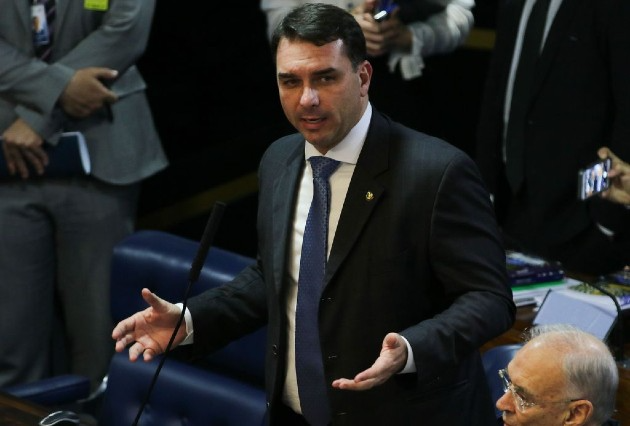 30 de abril de 1981: Flávio Bolsonaro, político nascido no Rio de Janeiro