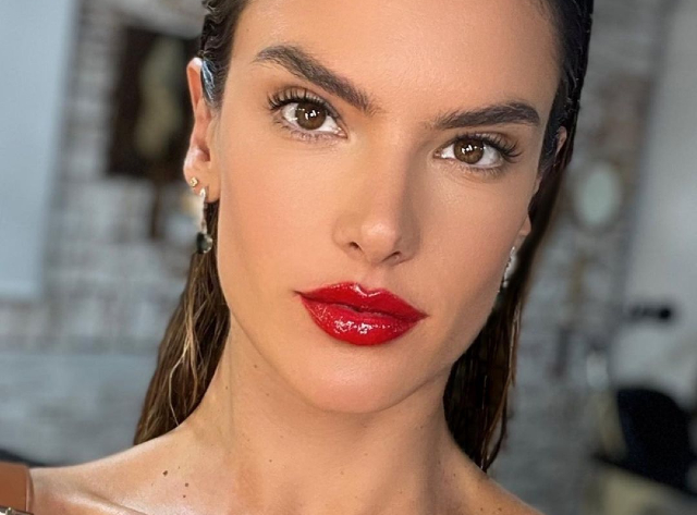 11 de abril de 1981: Alessandra Ambrósio, modelo nascida em Erechim, Rio Grande do Sul