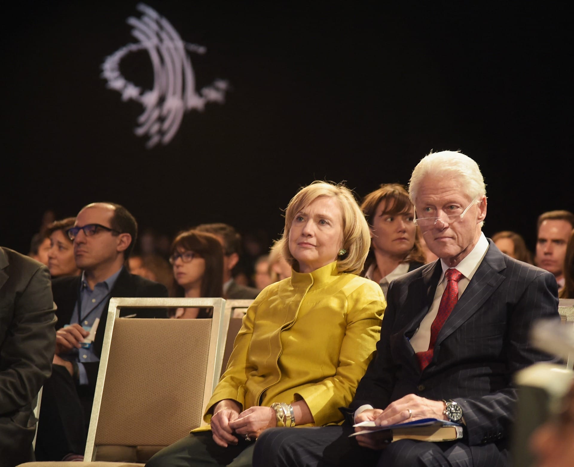 Comitê do Congresso intima Bill e Hillary Clinton a depor