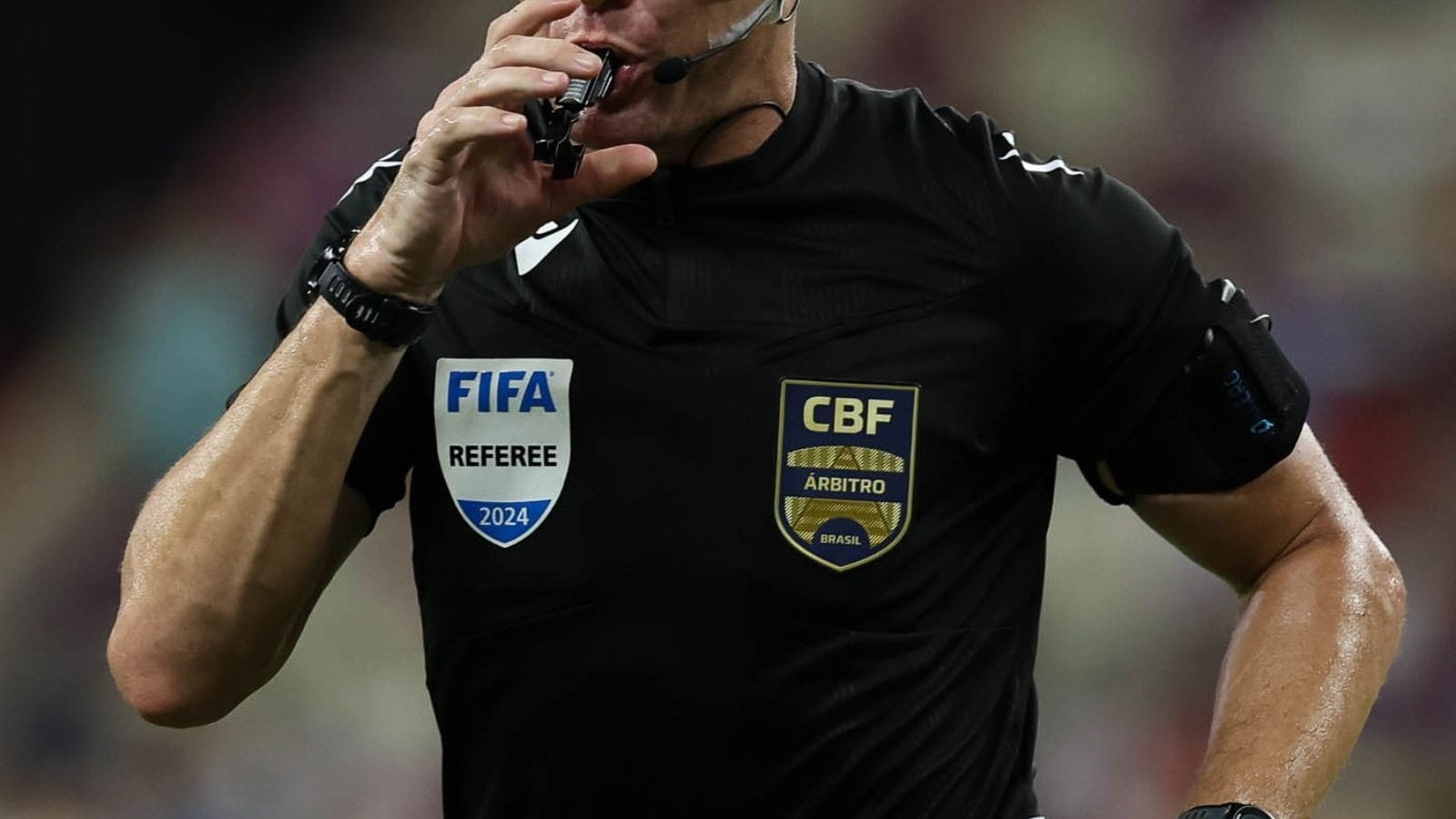 Fifa proíbe patrocínios em uniformes da arbitragem e no VAR