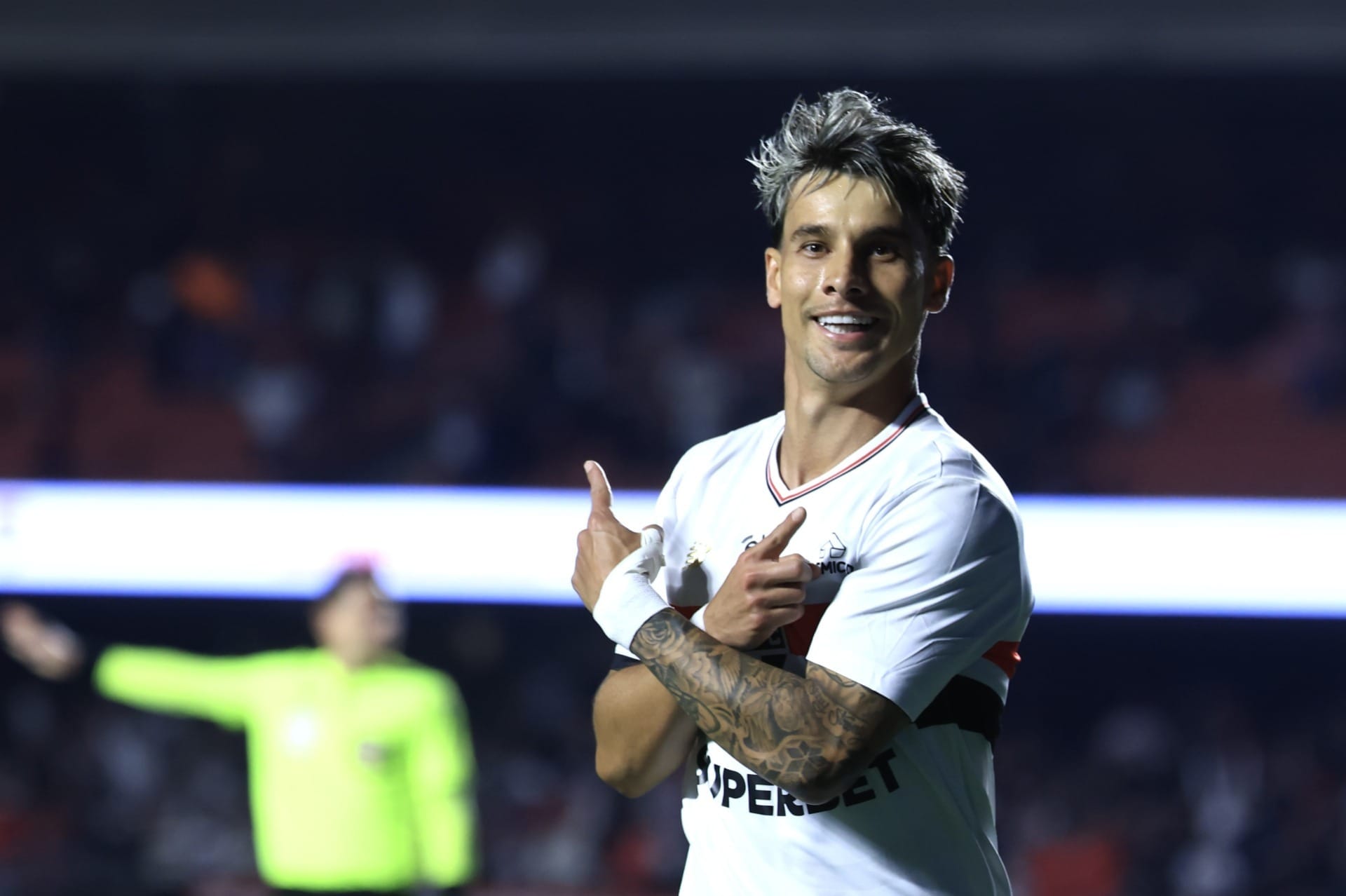 São Paulo e Atlético-MG largam na frente nas oitavas da