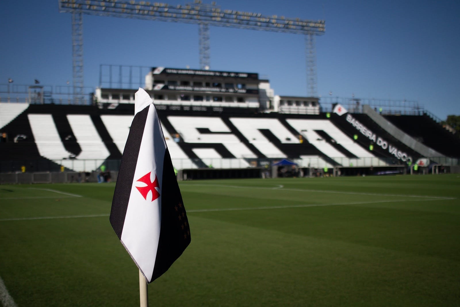 Vasco tenta se juntar a Flu e Bota nas quartas